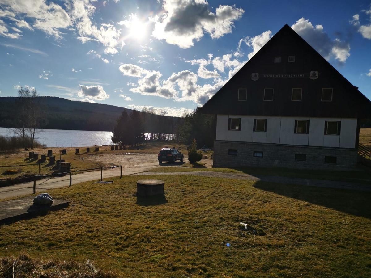 Hotel Penzion Tomy Na Plazi à Frymburk Extérieur photo